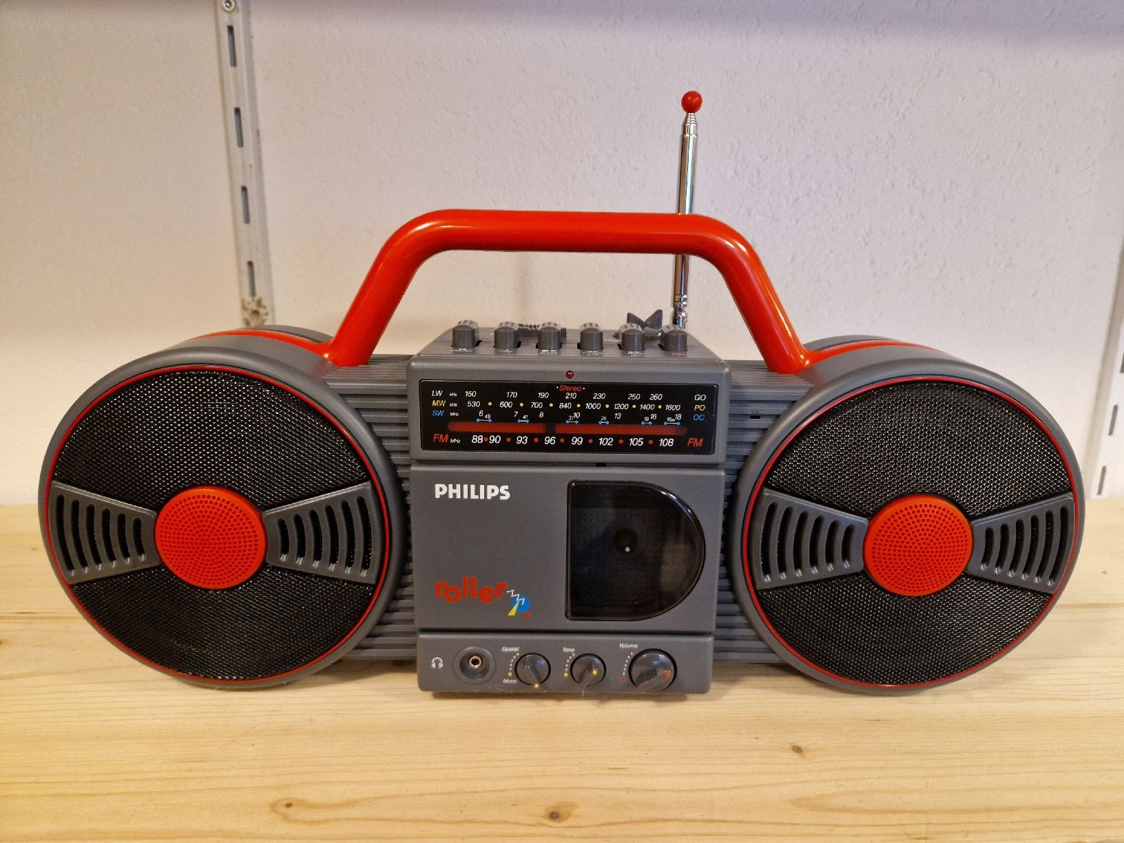 Philips Radio: PHILIPS Roller D8008 – Nuovo e nell'imballaggio originale da Einsiedeln venduto da Radiofreund