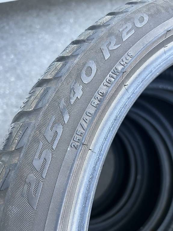 Pneumatici & Ruote complete: 255/40/20 Pirelli Winterreifen  – Usato da Frasnacht venduto da nobloff 1