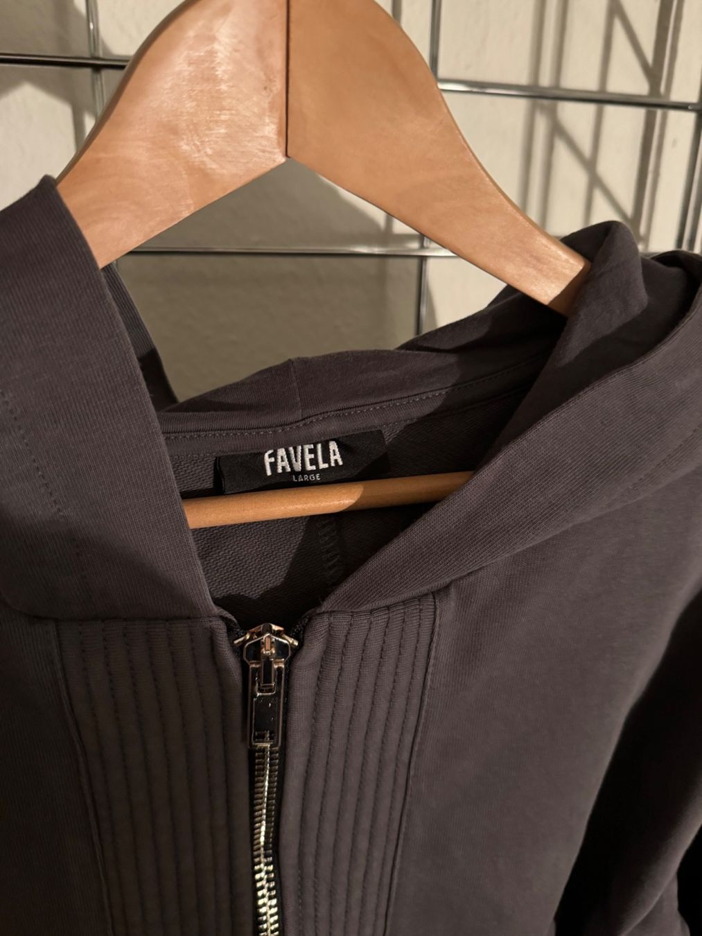 Maglioni & Felpe: Favela Hoodie – Usato da Zürich venduto da GC96 1
