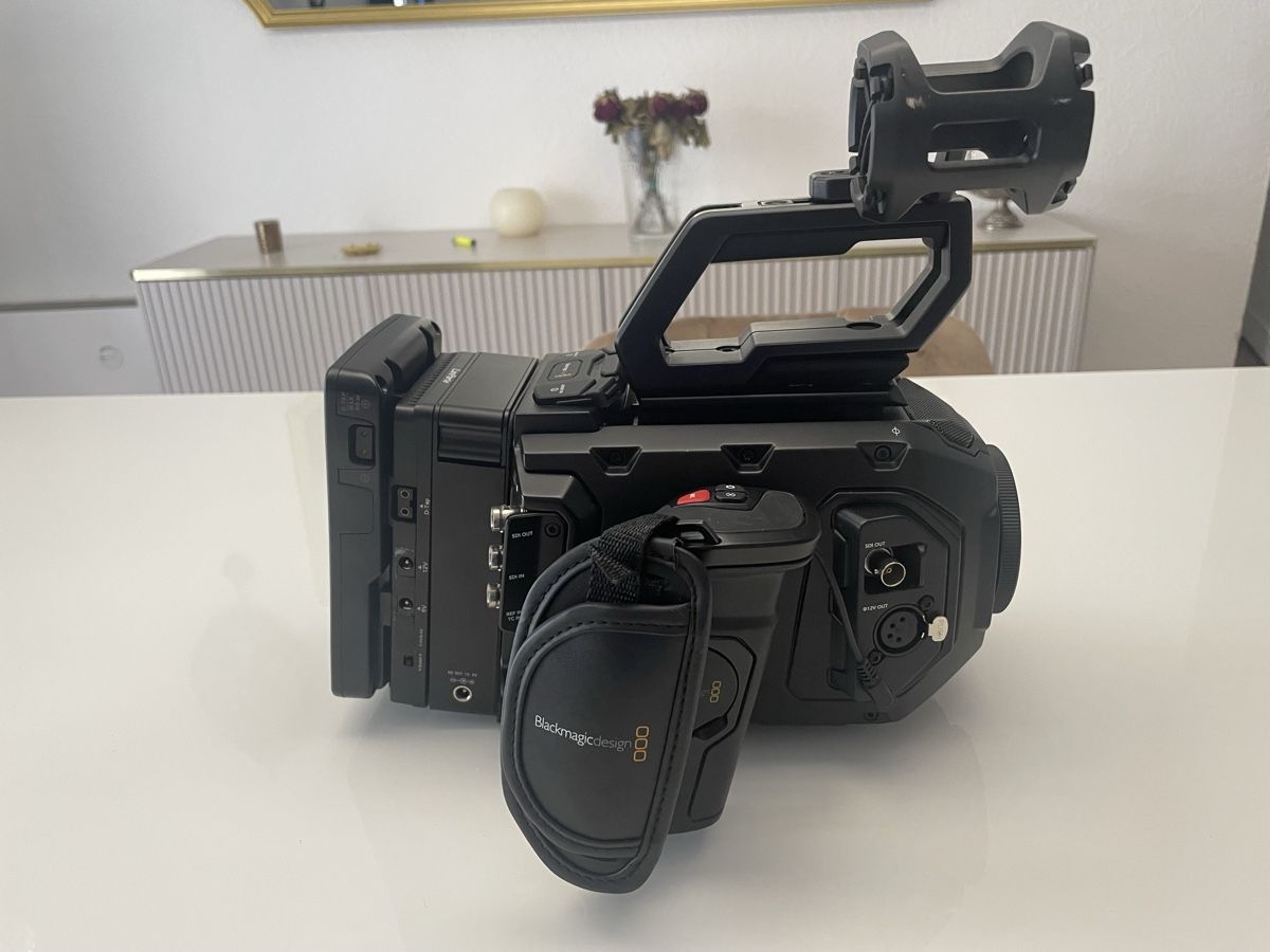 Blackmagic Videocamere: Blackmagic Ursa Mini 4.6k cinema camera black magic – Usato da Bottens venduto da 2Lens 1