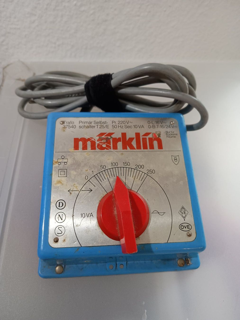 Märklin Modellini di ferrovie: Märklin 37540 Transformator 220V / 10VA - gebraucht – Usato da Döttingen venduto da Schlei