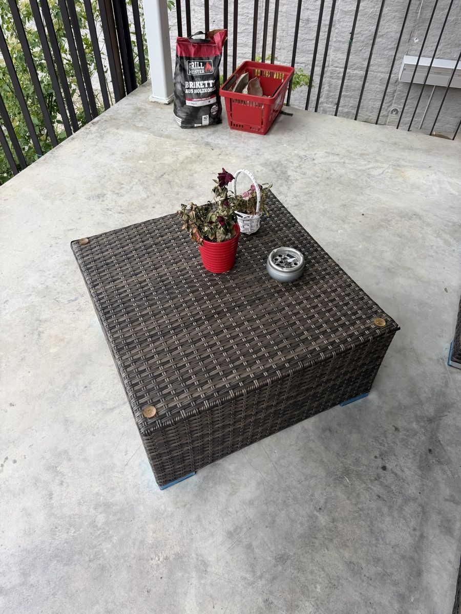 Poltrone: Gartenmöbel mit Tisch, NEU – Nuovo (secondo la descrizione) da Bargen SH venduto da mgo_sq25 1