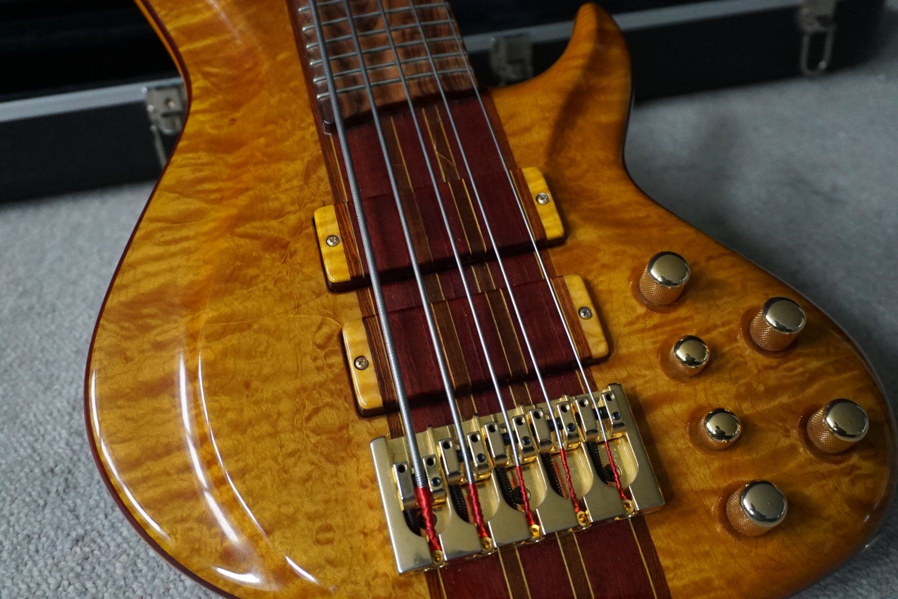 Strumenti musicali: Vadim handmade custom 5-String Bass ***HANDMADE IN CANADA*** – Usato da Ortschwaben venduto da Musictrade 3