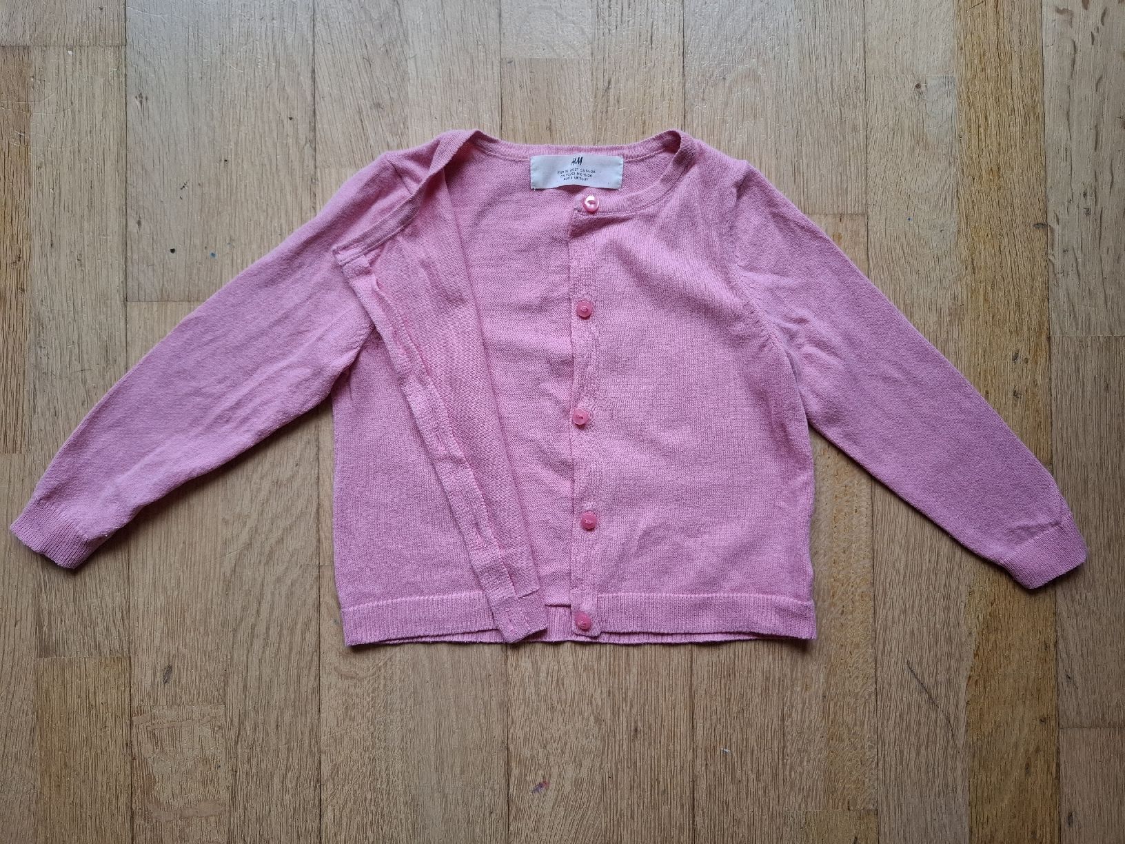 Jacken & Mäntel: Rosa Strickjacke Grösse 92 – Gebraucht aus Biel/Bienne von AvasTheGreatest