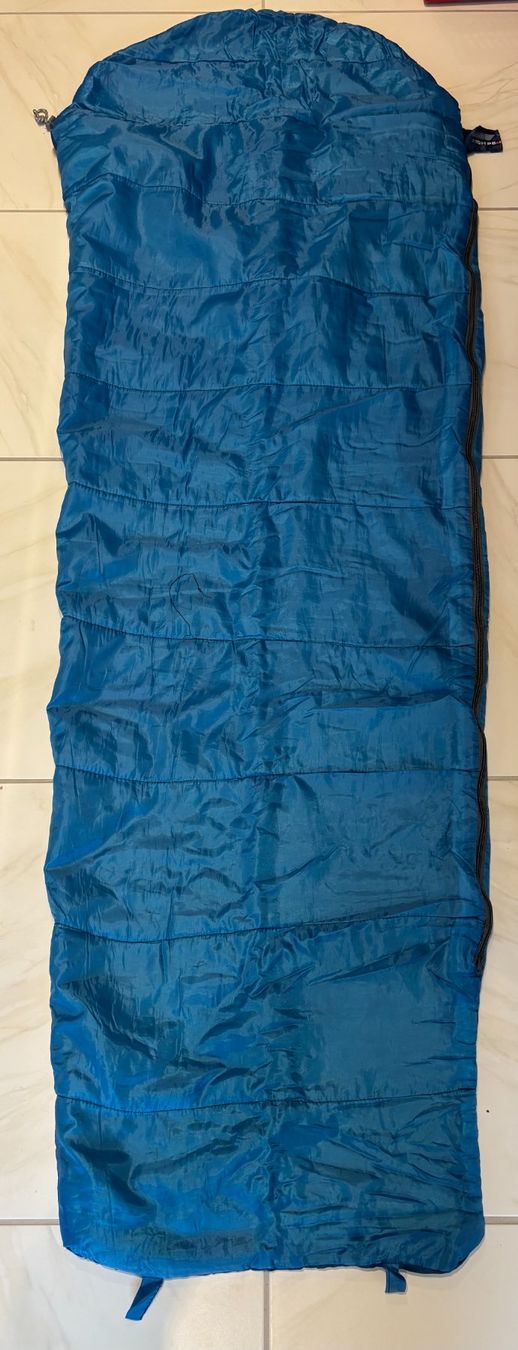 Sacs de couchage: Sommer Schlafsack - Basic Easy Travel - High Peak - Rechts – D'occasion à Rheinfelden par sabine0101 1