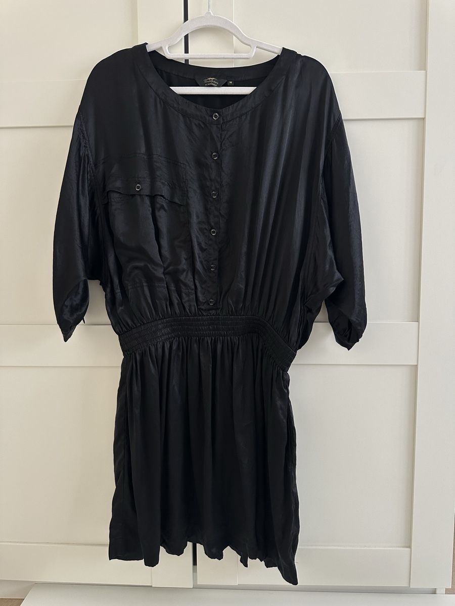 Burberry Robes: Burberry Kleid 100% Seide mit Ledergürtel – Neuf (Voir description) à Zürich par tmarina