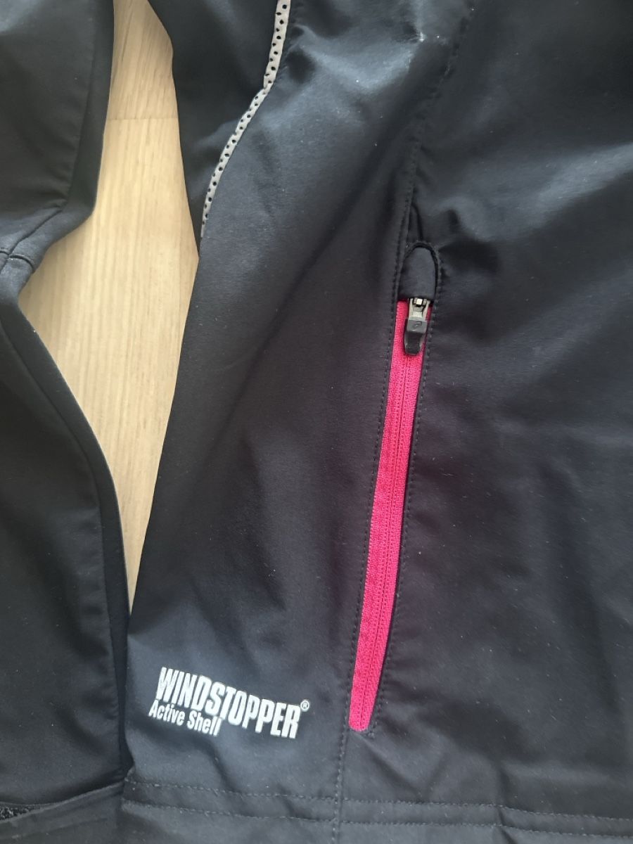 Asics Vestes: ASICS Windstopper Jacke, schwarz, NEU – Neuf (Voir description) à Dübendorf par Bella1177 1