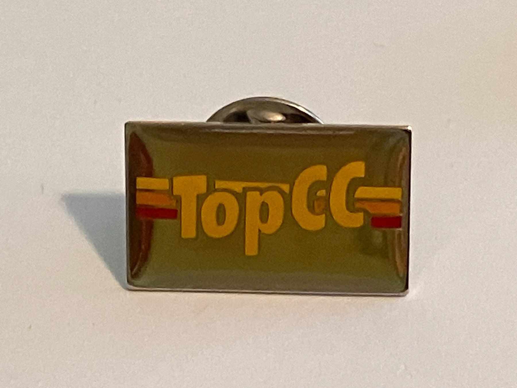 Placchette & Badge: 1 Pin Top CC – Usato da Basel venduto da djwwpp