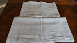 2 Leinen Tischdecken mit Stickerei  113x117cm