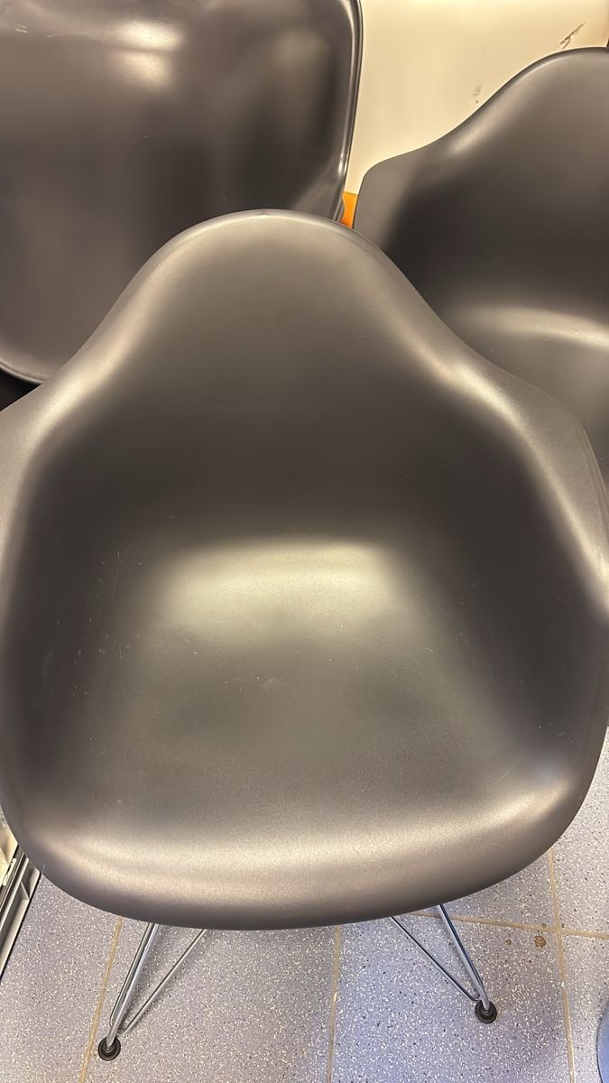 Sedie: 6 mal, Vitra Eames Plastic Armchair DAR Stuhl Stahl – Usato da Volketswil venduto da emi_x8pm 1