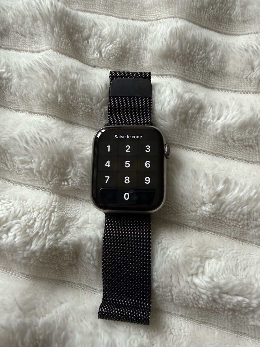 Apple Smartwatch: Apple Watch Series 5 44mm Titanium Cellular + 3 bracelets – Usato da Genève venduto da Moudik 7