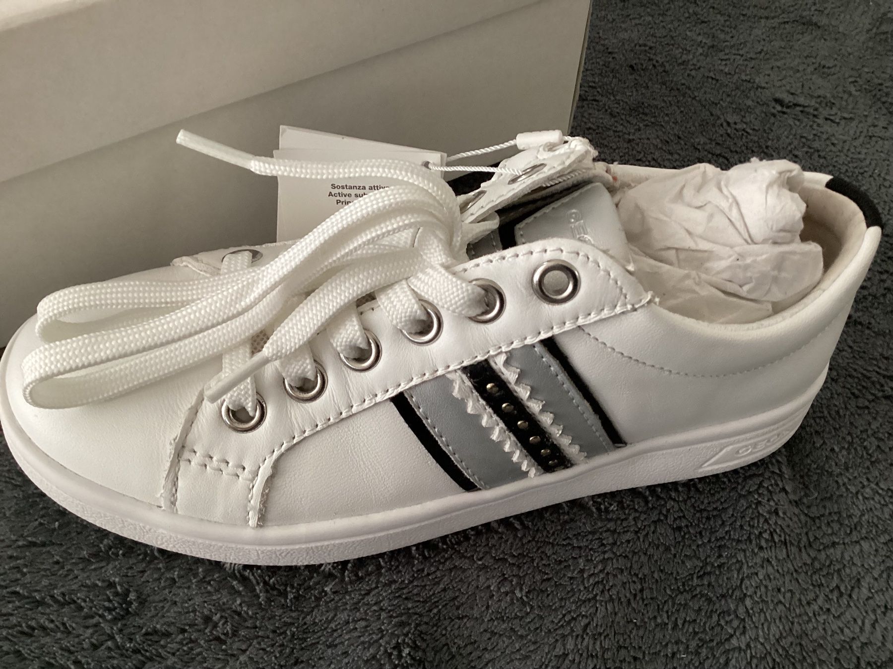 Geox Scarpe per ragazze: Geox Girls Sneakers Freizeitschuhe – Nuovo (secondo la descrizione) da Flüelen venduto da ne08