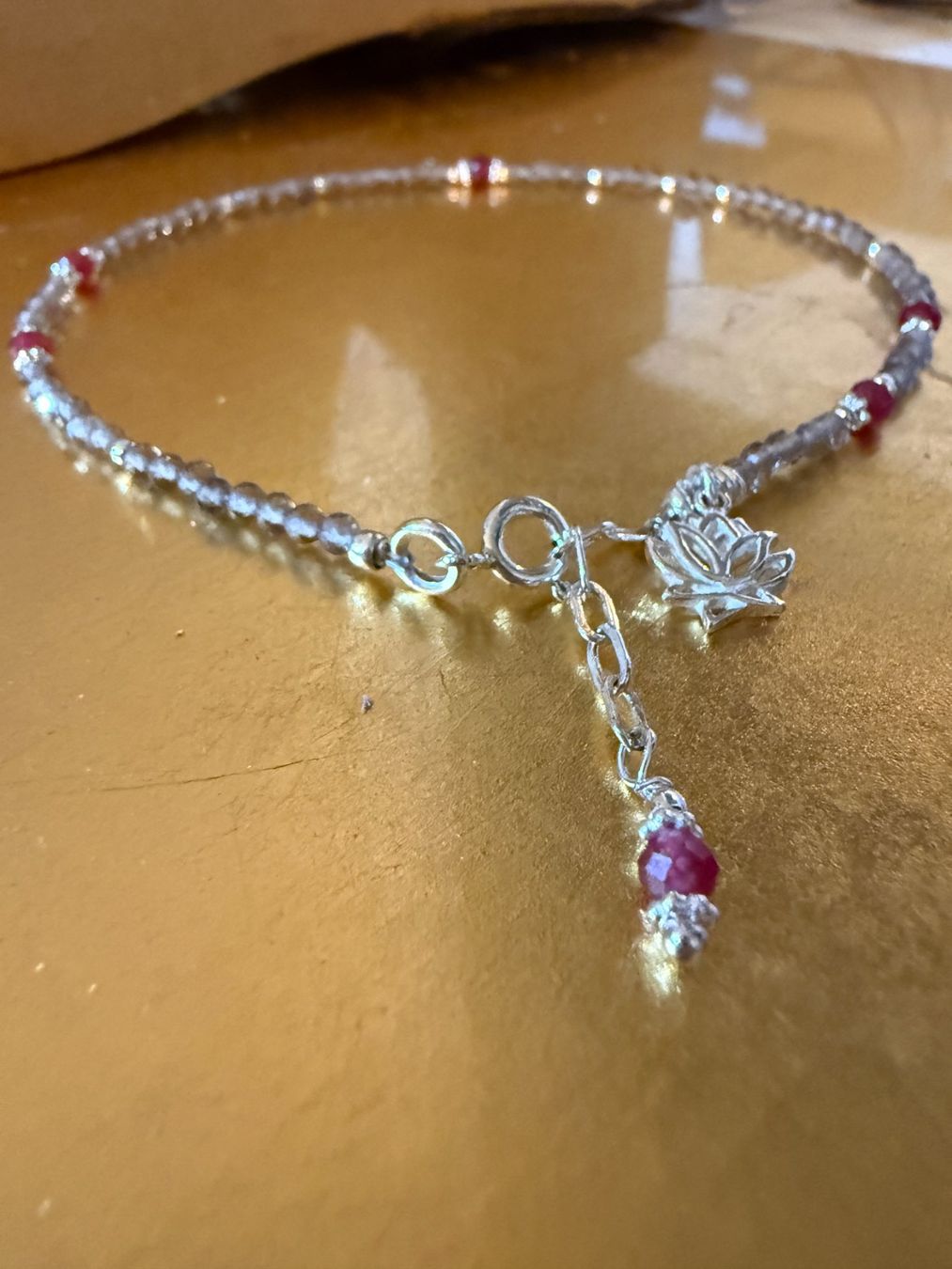 Catenine: Fussketteli mit Halbedelsteinperlen und 925 silber – Nuovo e nell'imballaggio originale da Maienfeld venduto da Cmicky