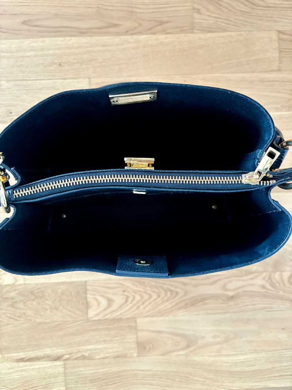 Borse da donna: Schwarze Apatchy London Ledertasche – Usato da Dübendorf venduto da SophieNadine1 5