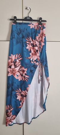 Neuer Maxi-Rock mit floralem Print