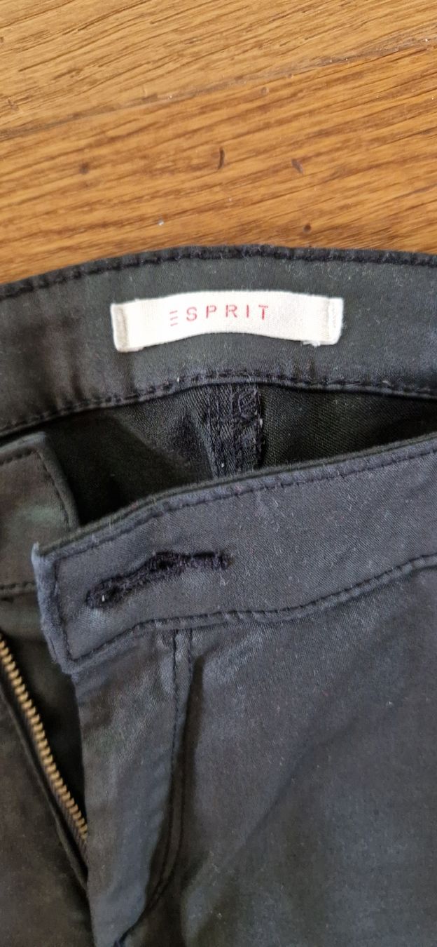 Esprit Pantaloni: Schöne Hose in Lederoptik von Esprit – Usato da Grosswangen venduto da iranki80 1