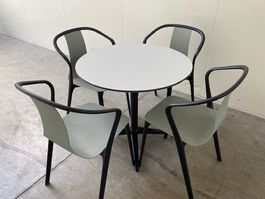 Bistro Tisch und Stühle von Vitra