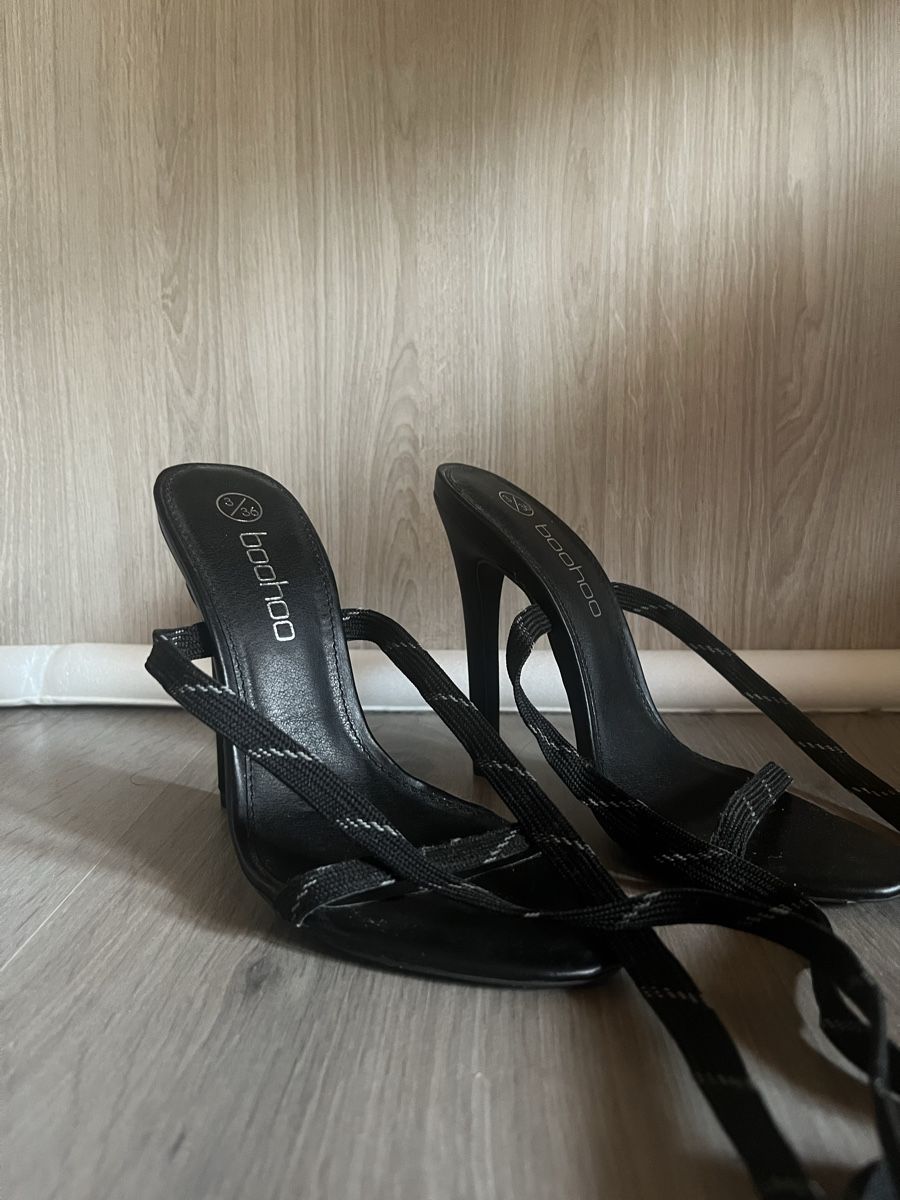 Boohoo Scarpe da donna: Sandales noires à lanières, taille 36 – Usato da Erde venduto da des_f5d6 2