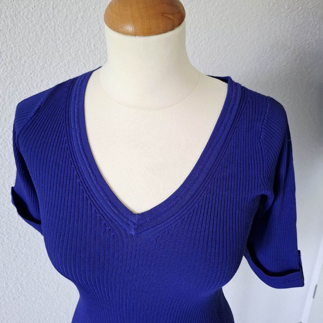 Mango T-shirt: MNG Strickpullover V-Ausschnitt lila/blau Grösse S – Usato da Emmen venduto da Tigerlady 1