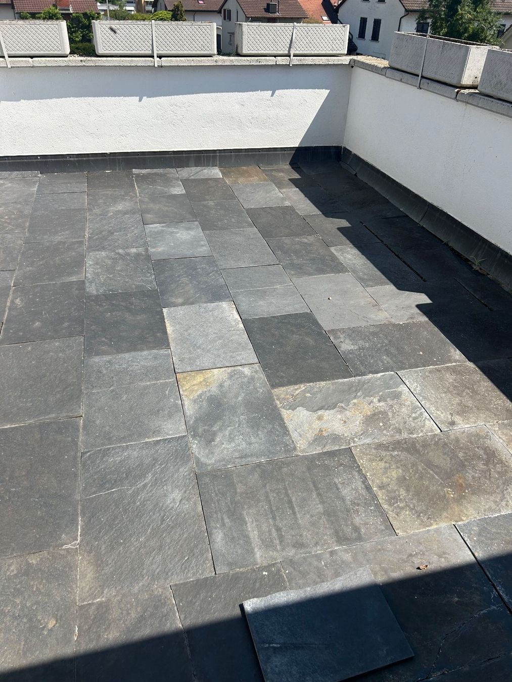 Rivestimenti per pavimenti: Ca. 25 qm Schieferplatten, schwarz – Usato da Ehrendingen venduto da spi_p8br