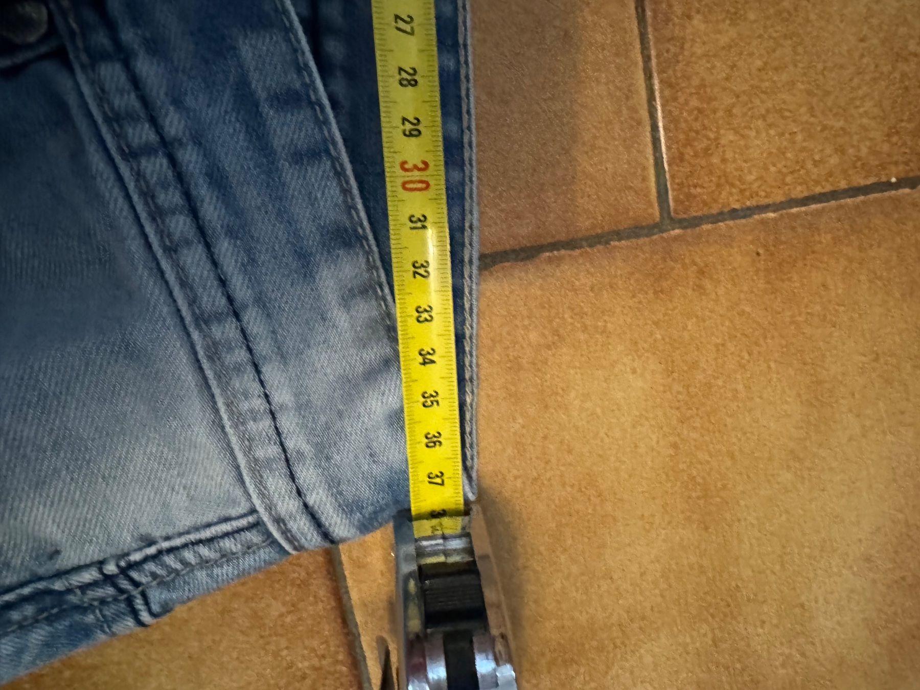 Pantaloni: Short taille 30 pose à plas 38 cm – Usato da Veyrier venduto da kimedovapa 4