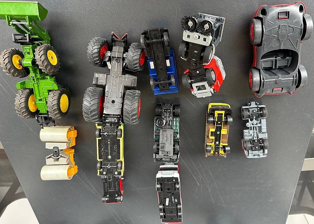 Giocattoli: 12 Petites voitures pour enfants – Usato da Petit-Lancy venduto da vaj_1213 2