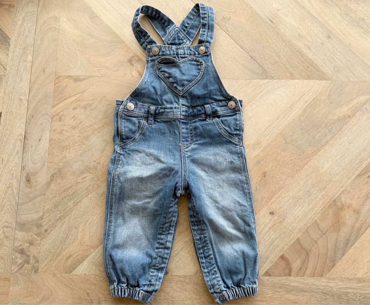 H&M Pantaloni: Jeans Latzhose Mädchen Gr. 80 – Usato da Eggenwil venduto da Lissi82
