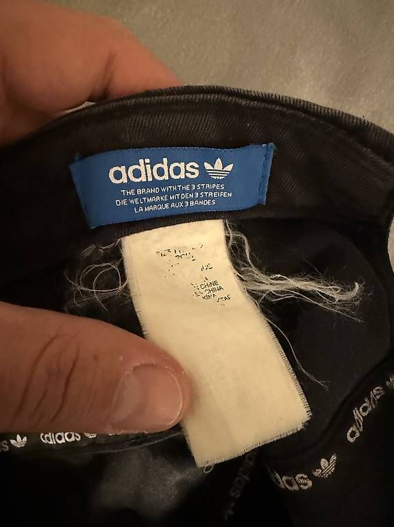Autres vêtements & accessoires: Adidas Cap grau  – D'occasion à Wädenswil par dom_pz5d 1