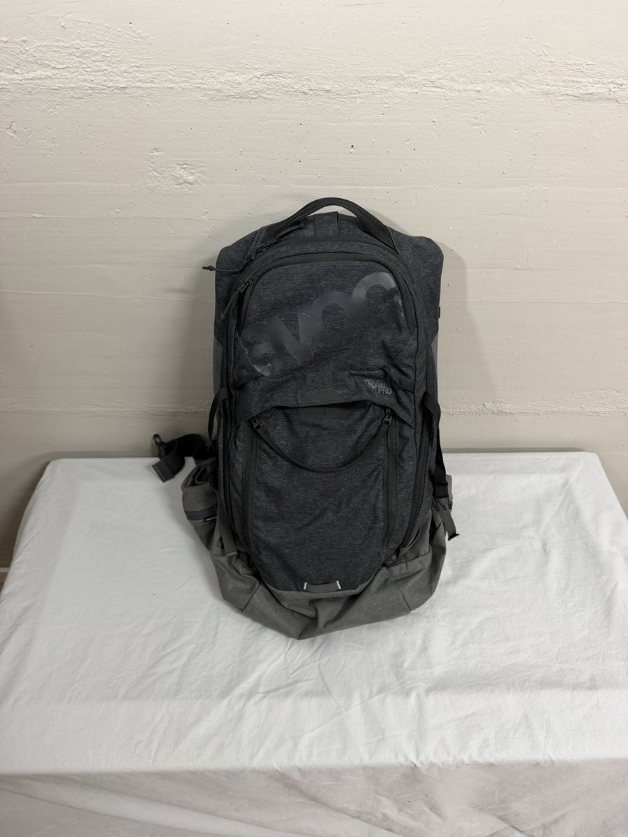Evoc Sacs à dos: EVOC Rucksack mit Protektor – D'occasion à Horgen par -Capitano- 4