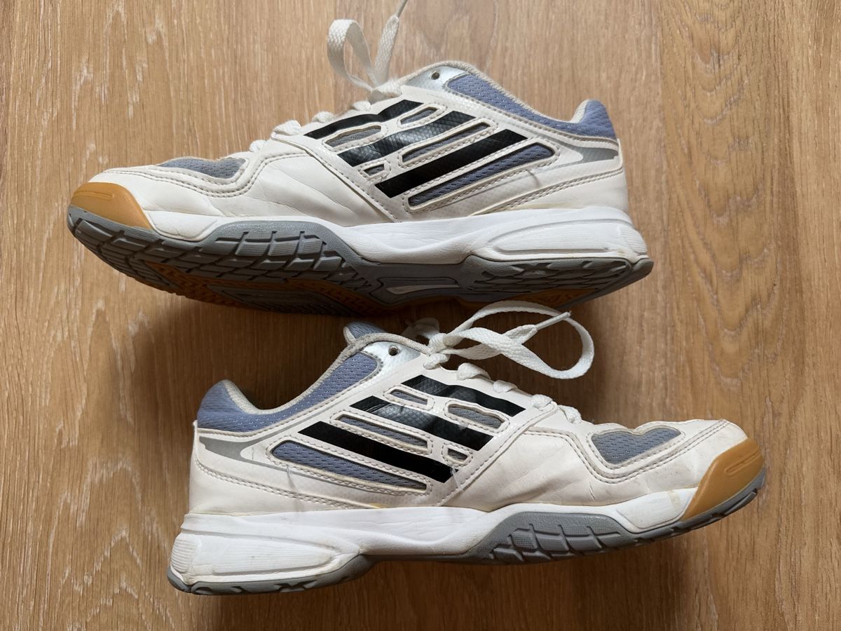 Adidas Scarpe da donna: Baskets blanc/bleu Adidas, p. 39 1/3 – Usato da Tavannes venduto da Thriftshop 2