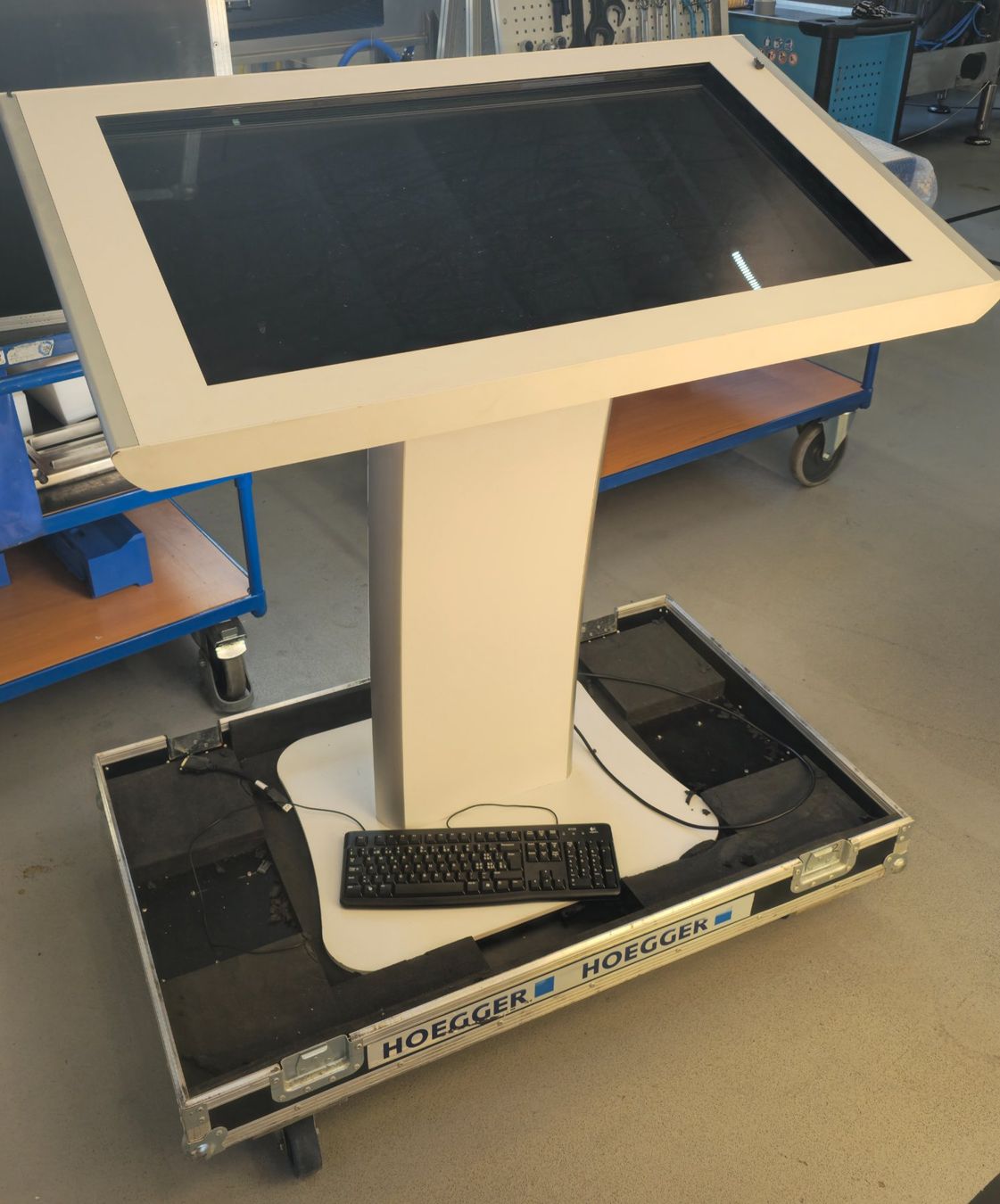 Monitor: Hochwertiger Touchscreen Info-Point – Usato da Bronschhofen venduto da Er-winV