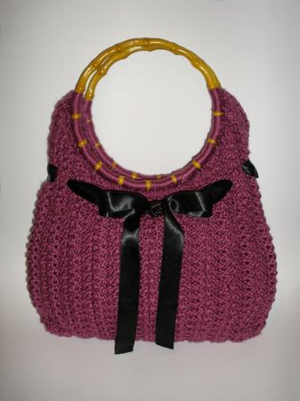 Neu! Handtasche gestrickt, Farbe: Waldbeere, u.Satinschlaufe