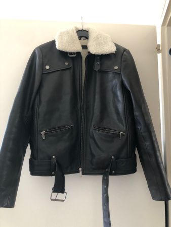 Veste en cuir véritable doublée en fausse fourrure