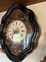 Antiker Louis Philippe Wanduhr mit Ornamenten und Messingzei