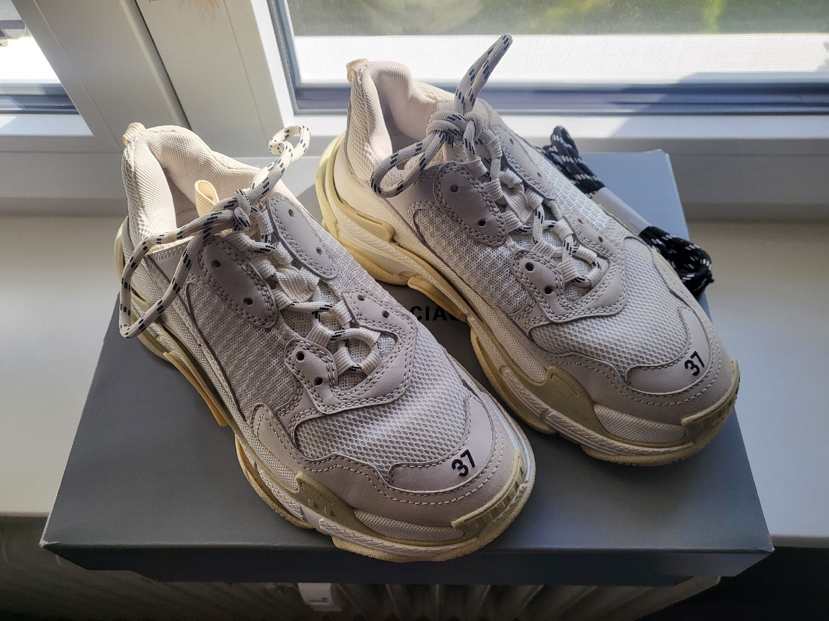 Balenciaga Scarpe da donna: Balenciaga Triple S Weiss Gr. 37 – Usato da Hagendorn venduto da mar_b8zk