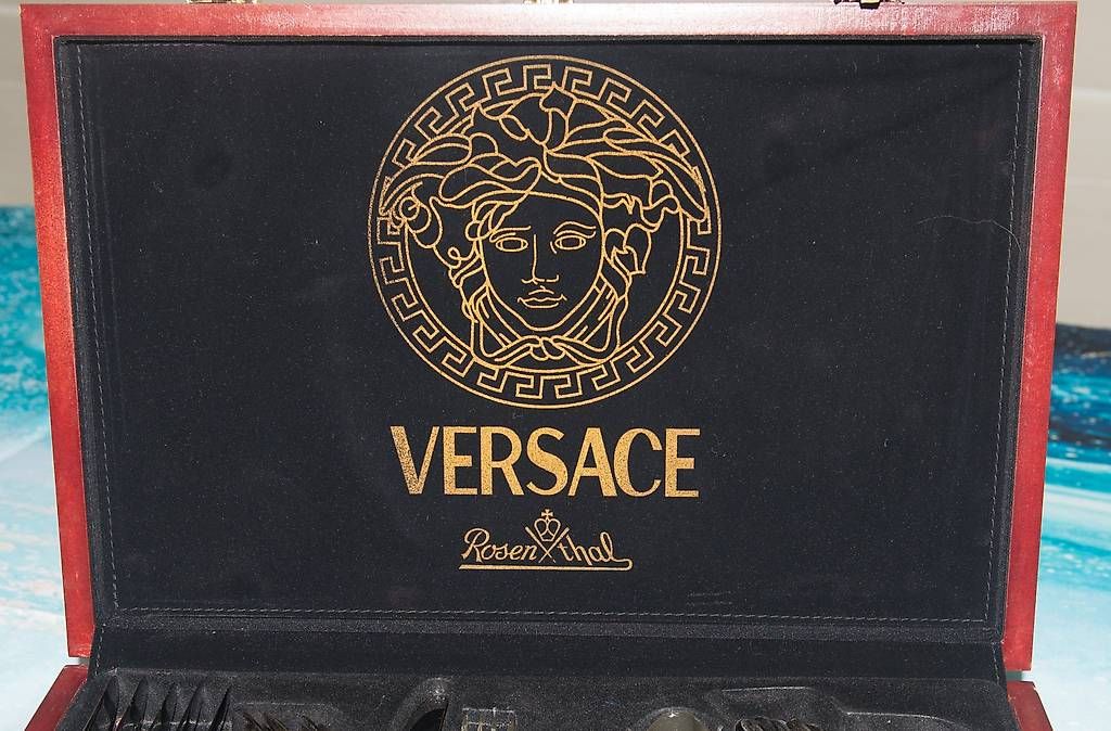 Bestecksets: coffret couverts argentés Versace Medusa – Gebraucht aus Yvorne von La6 4