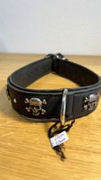 Lederhalsband für Hunde mit Totenkopf-Motiv, neuwertig