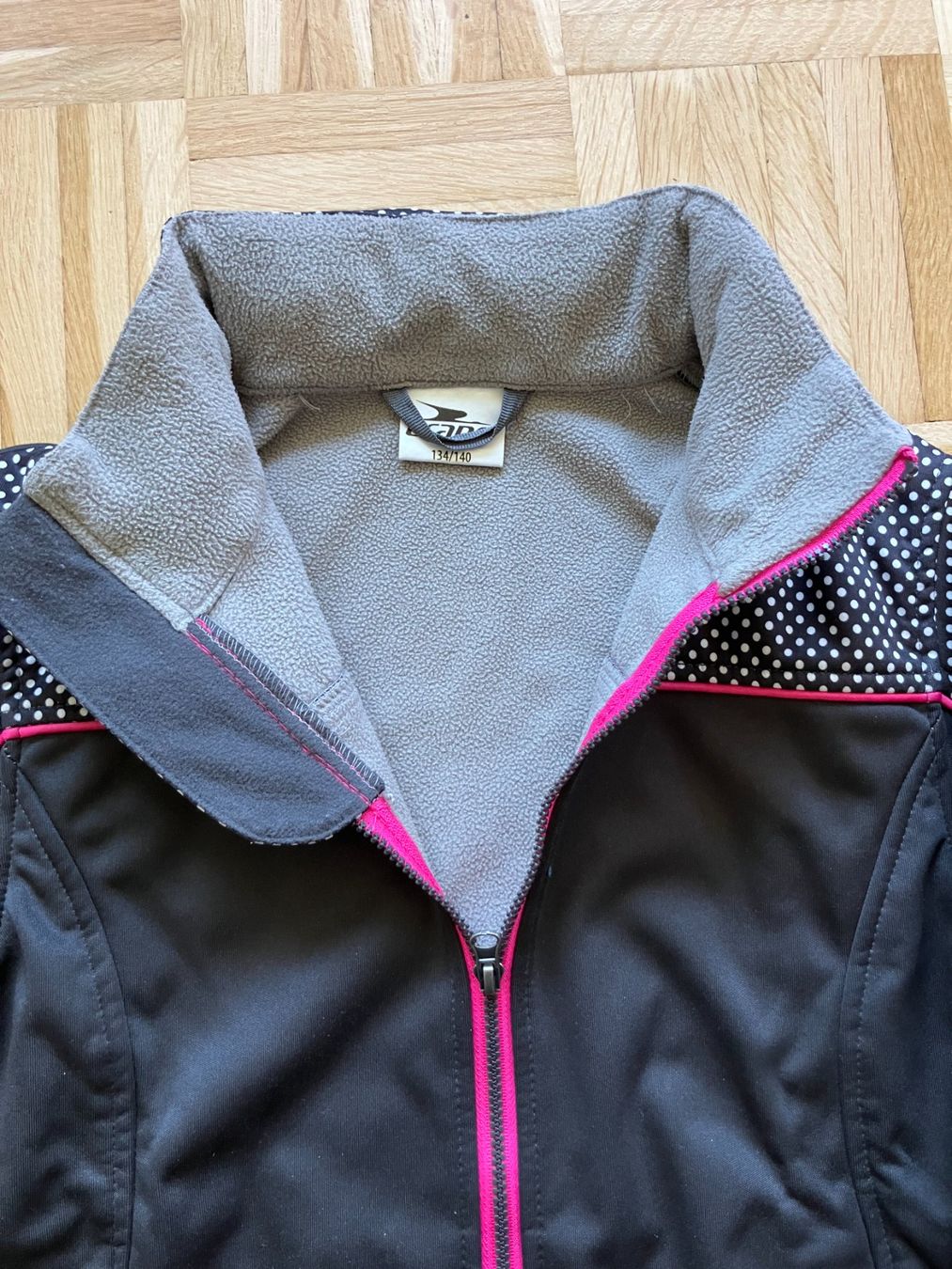 Giacche & Cappotti: Softshelljacke 134/140 anthrazit mit pink – Usato da Brugg AG venduto da salo4me 1