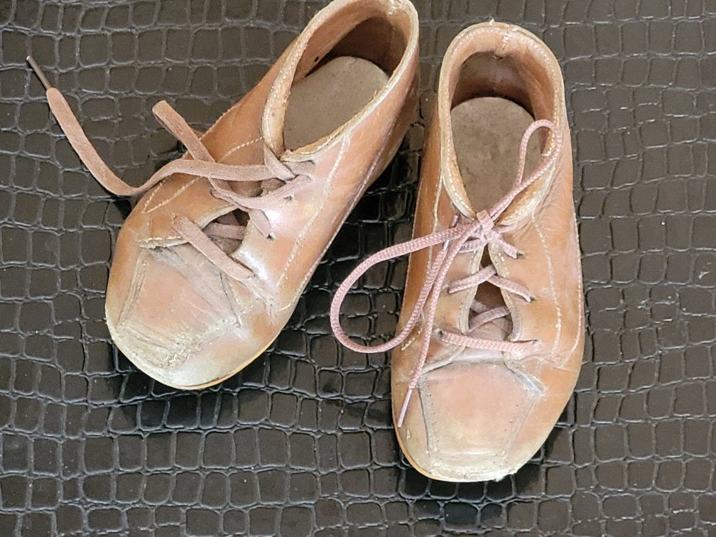Alle Dekorationen: Antike Babyschuhe – Gebraucht aus Kreuzlingen von glo_yg6c