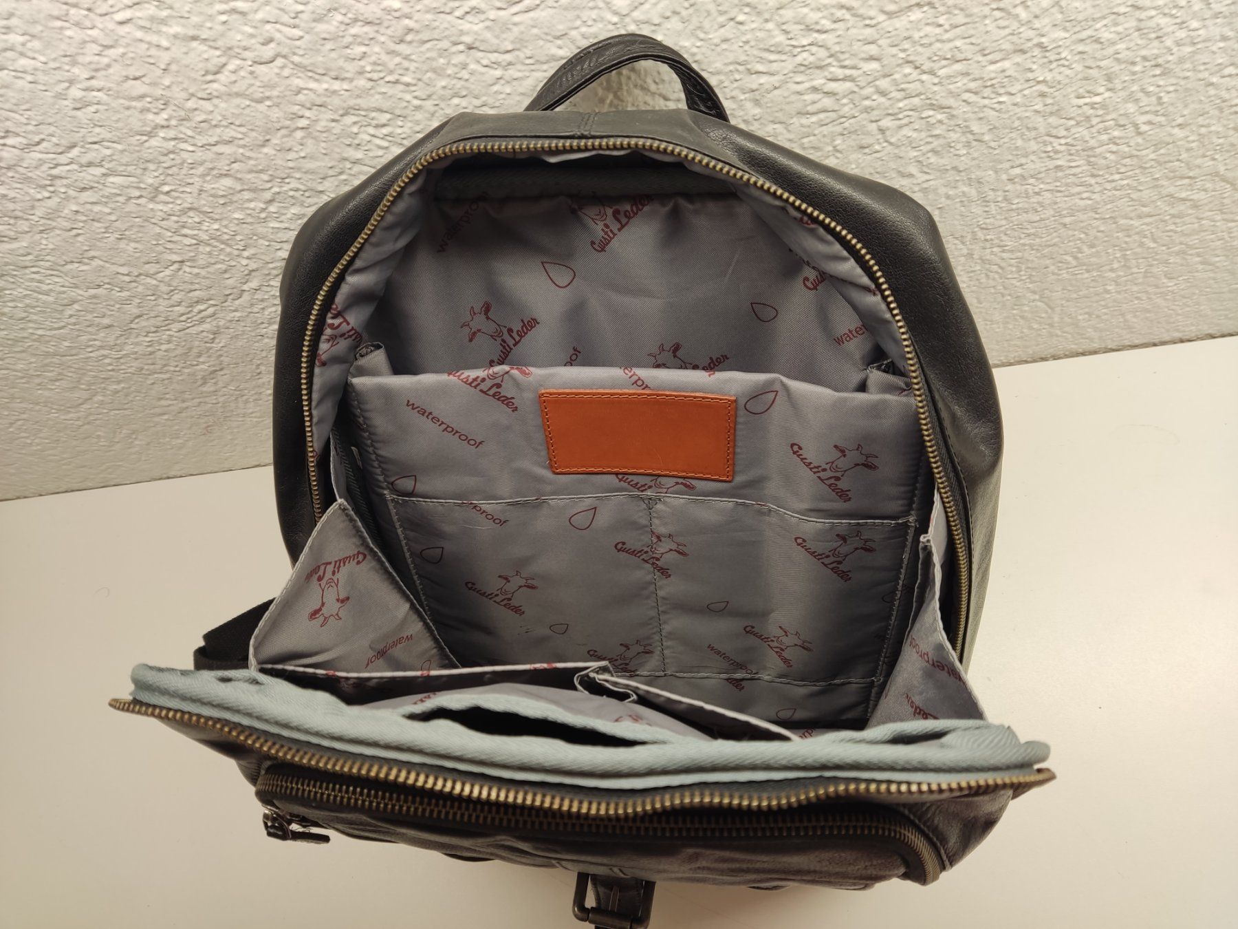 Zaini: Gusti Leder "Niki" / Schwarzer Echtleder Rucksack – Usato da Bern venduto da wratter 5