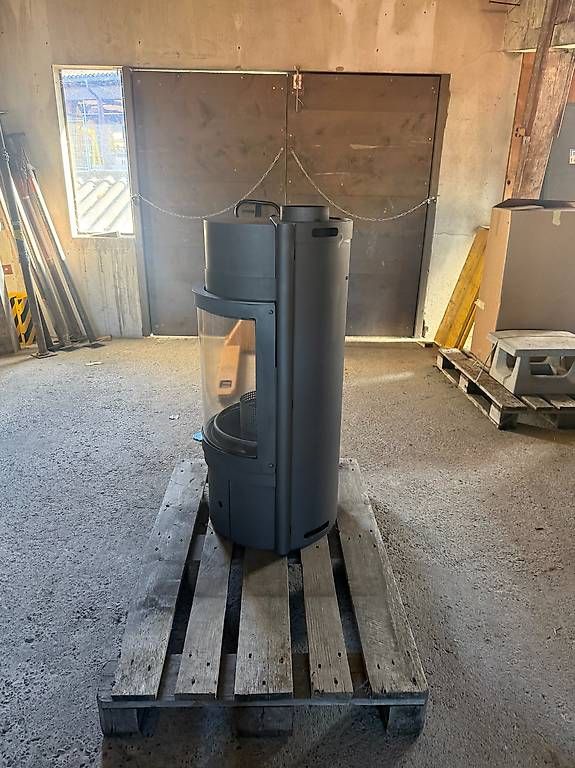Altri mobili d'antiquariato: Ofen Scan aus Stahl – Usato da Wattenwil venduto da Peterofenbau 1