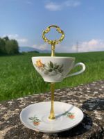 Etagere mit Marken-Porzellan Beisteller Dekoration