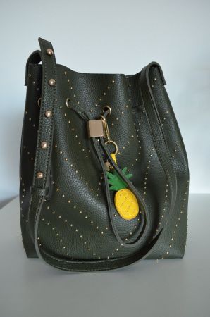 Beuteltasche mit Nieten