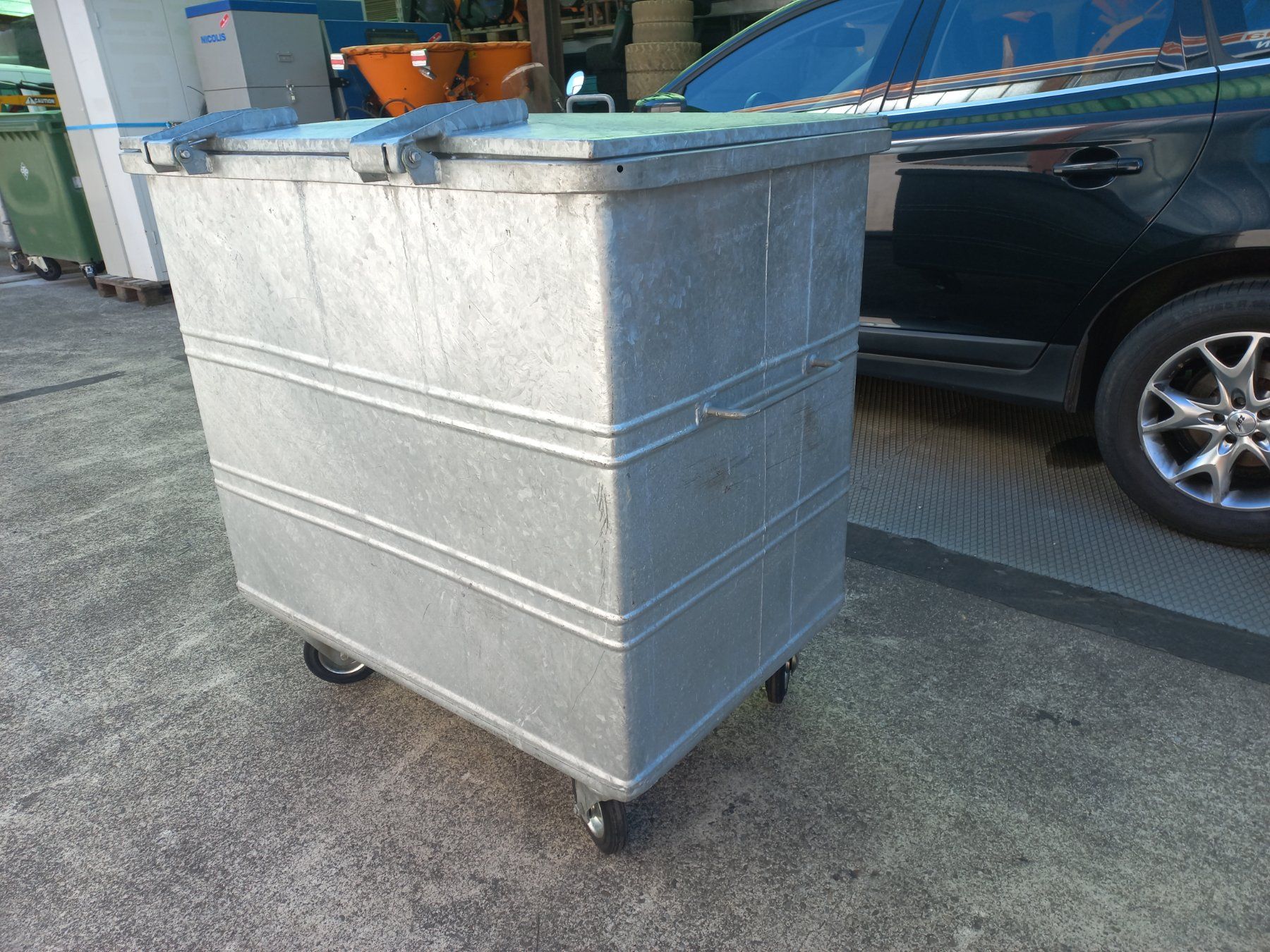 Autres articles bureau & commerces: Abfallcontainer Kehrichtcontainer Müllcontainer Container 3 – D'occasion à DULLIKEN par Lerchclassicdulliken 3