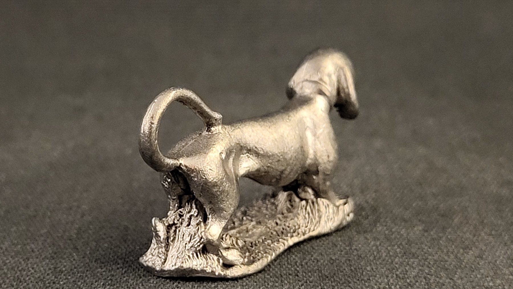 Statuette: Kleiner Metall-Dackel "IV" – Usato da Basel venduto da spinne02 3