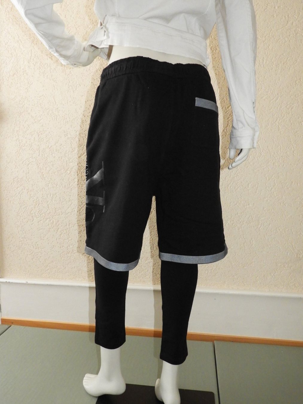 Calvin Klein Leggings: Short / Calvin Klein /taille L – Usato da Dombresson venduto da sev_bsb8 2
