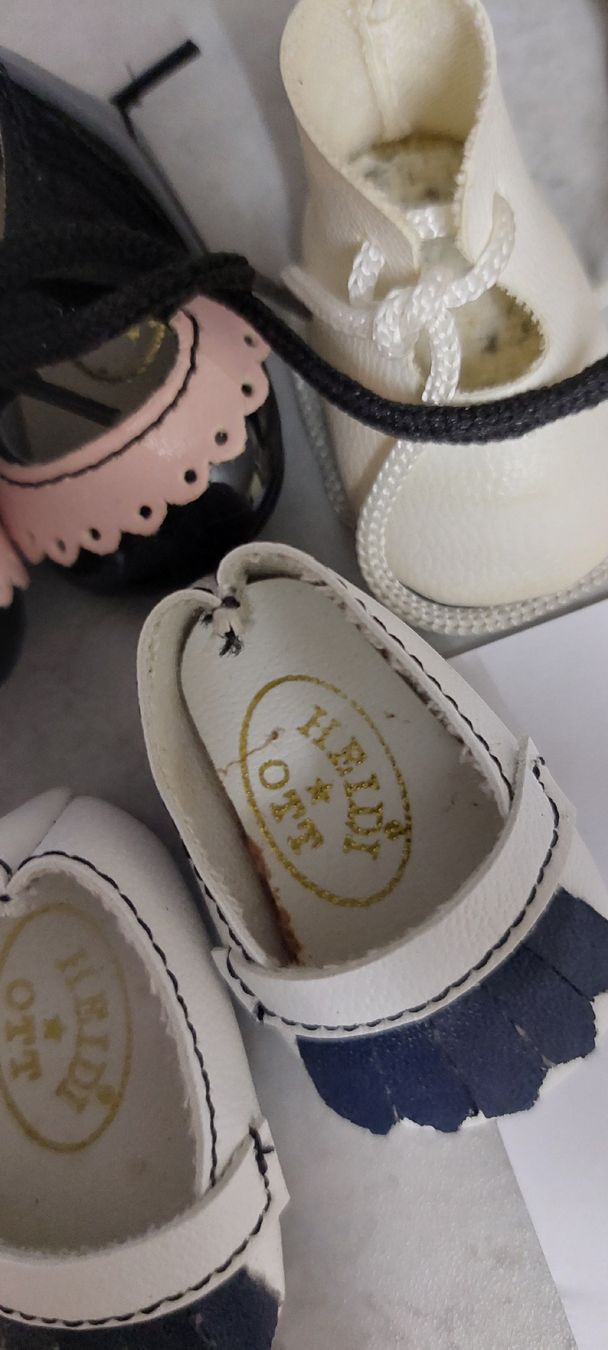 Bambole: 5Paar Puppenschuhe  – Nuovo (secondo la descrizione) da Muri AG venduto da nindo1 7