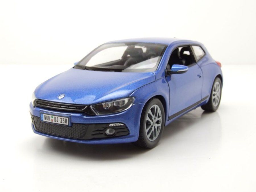 Volkswagen Modellini d'auto: VW Scirocco III Coupé Phase I 2008-2014 blau met.       1:24 – Nuovo e nell'imballaggio originale da Gerlafingen venduto da espero88
