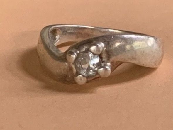 Ringe: Ring klassik (gr.52) weisser stein – Gebraucht aus Dittingen von Bellevista