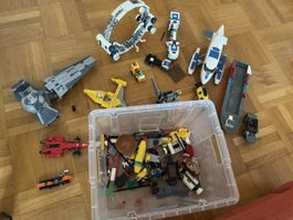Lego-Konvolut Diverse Sets, Raumschiffe, Fahrzeuge, bunt